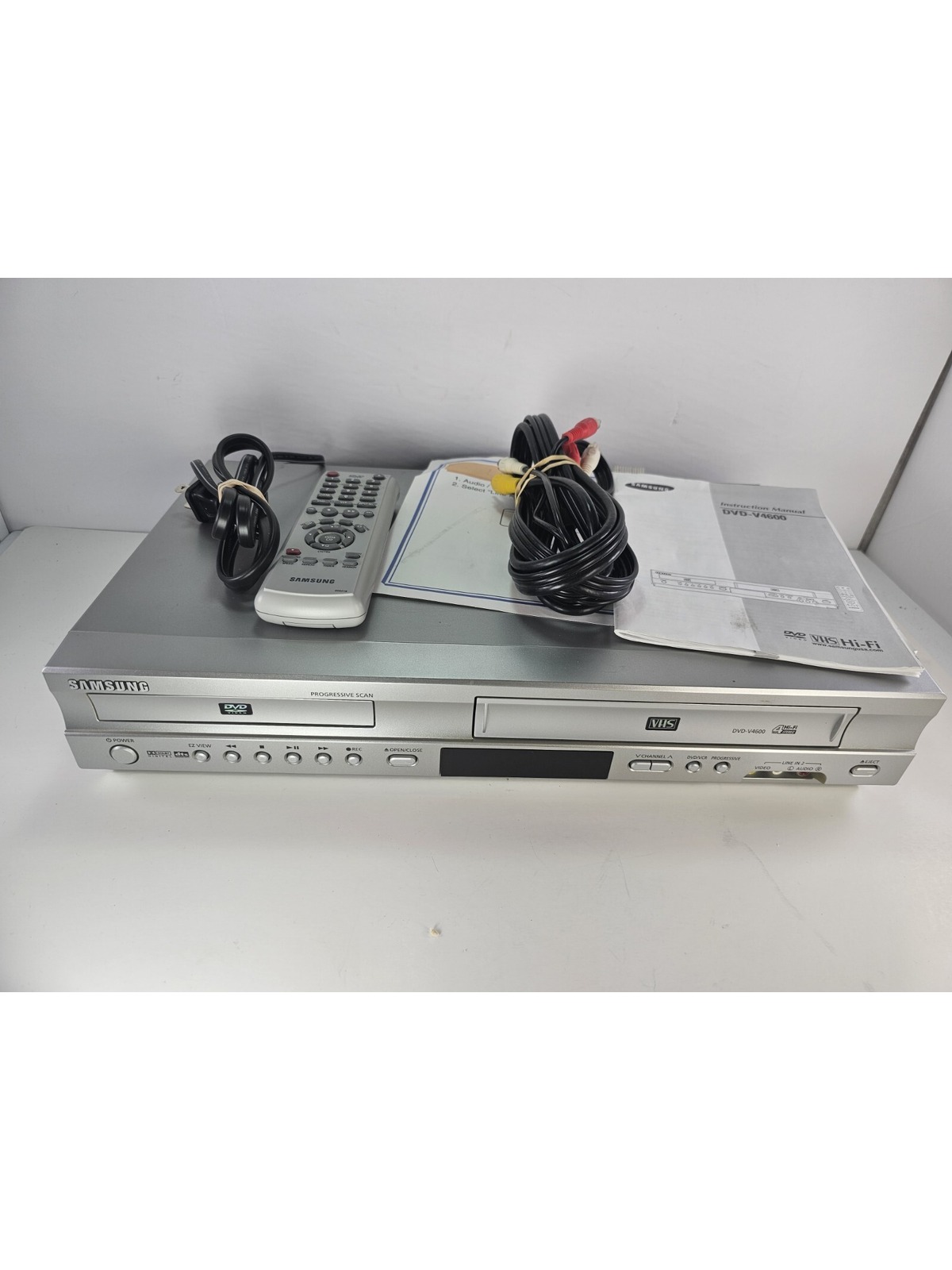 Samsung DVD-V4600 DVD / VCR Combo